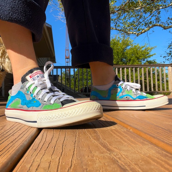 Custom painted converse, with blue Asian dragon design. - Picture 1 of 2